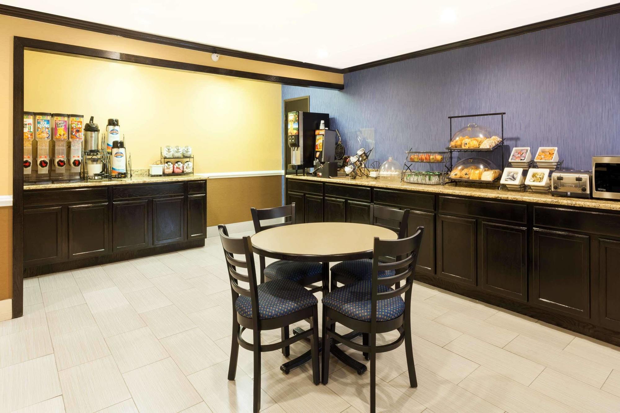 Hotel Baymont By Wyndham Memphis East Esterno foto